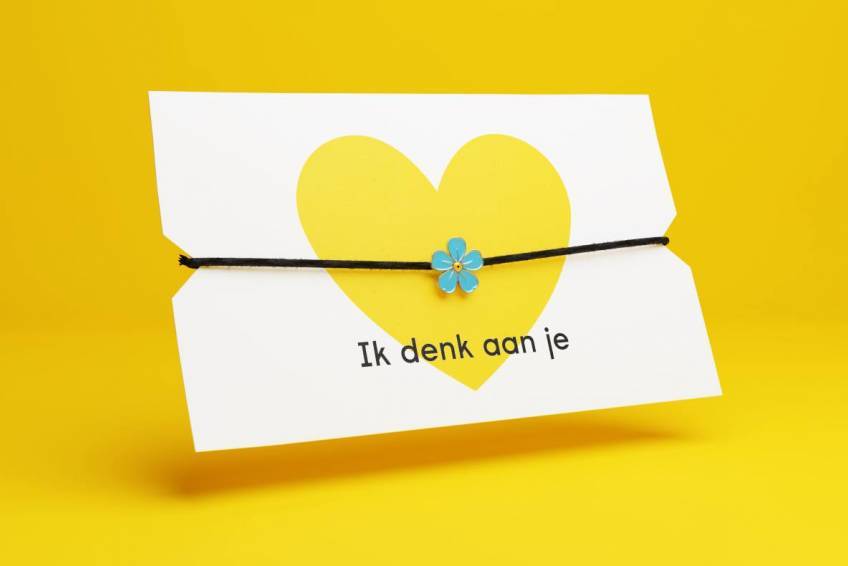 Mooi cadeautje: Vergeet-mij-niet-armbandje | Dementie.nl